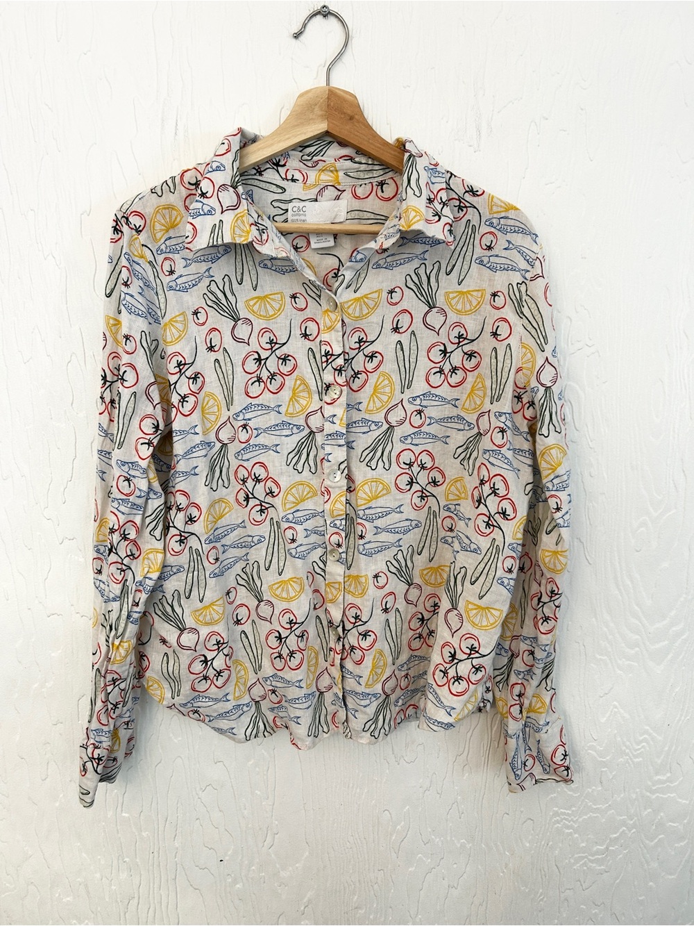 C&C California 100% Linen Fish Vegetable Print Buttondown Blouse Garden Cottage